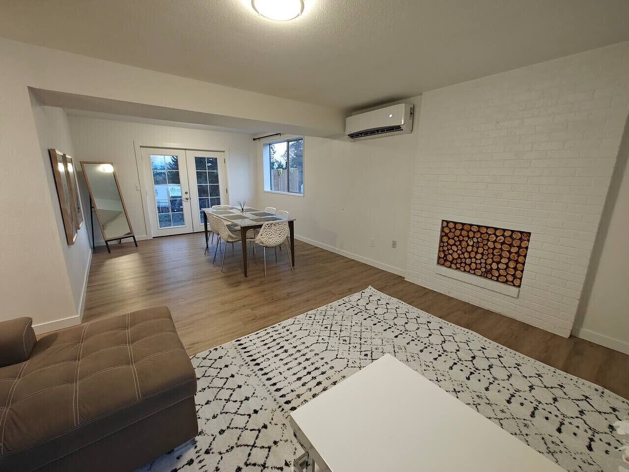 2BR Lux Apartment | 5 Mins from Airport | Pets+ 1