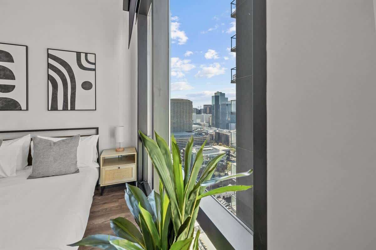Boulevard Stays Modern Highrise STU Sky Pool, Gym 04 1