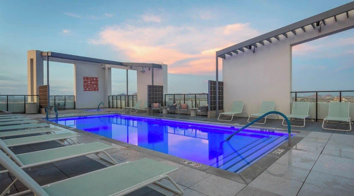 Boulevard Stays Modern Highrise STU Sky Pool, Gym 08 1