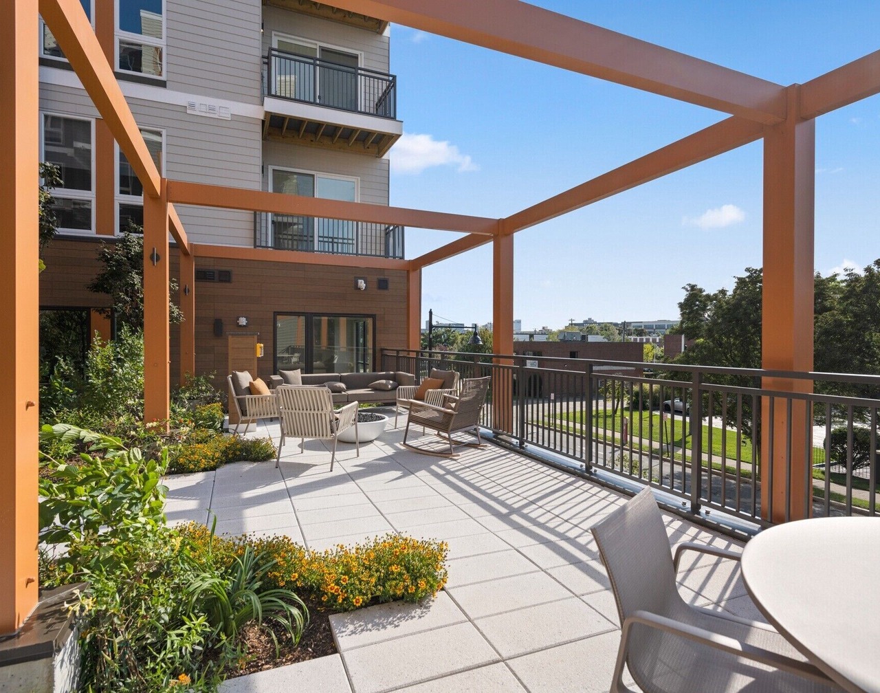 Luxurious 2BR - 2BA Apt at Hyatus 1