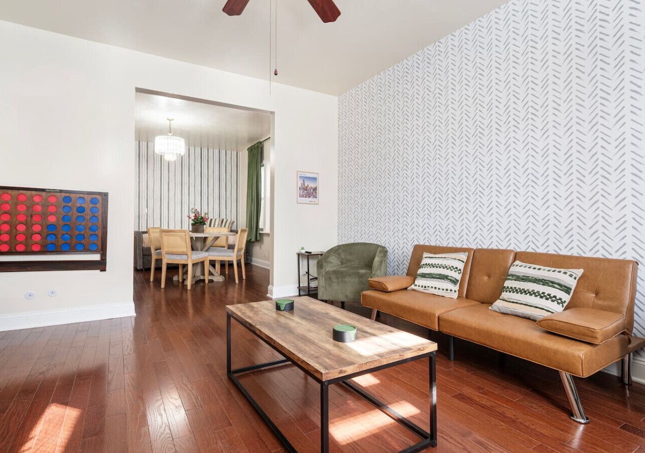 5 Minutes to Wrigley and Beach - Games and Arcades - Garage - Sleeps 10 - Pet Friendly 1