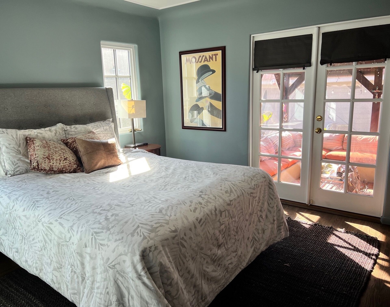 MidCity Oasis: Charming 2-br 2-ba house w/porch, fireplace & giant yard! 1