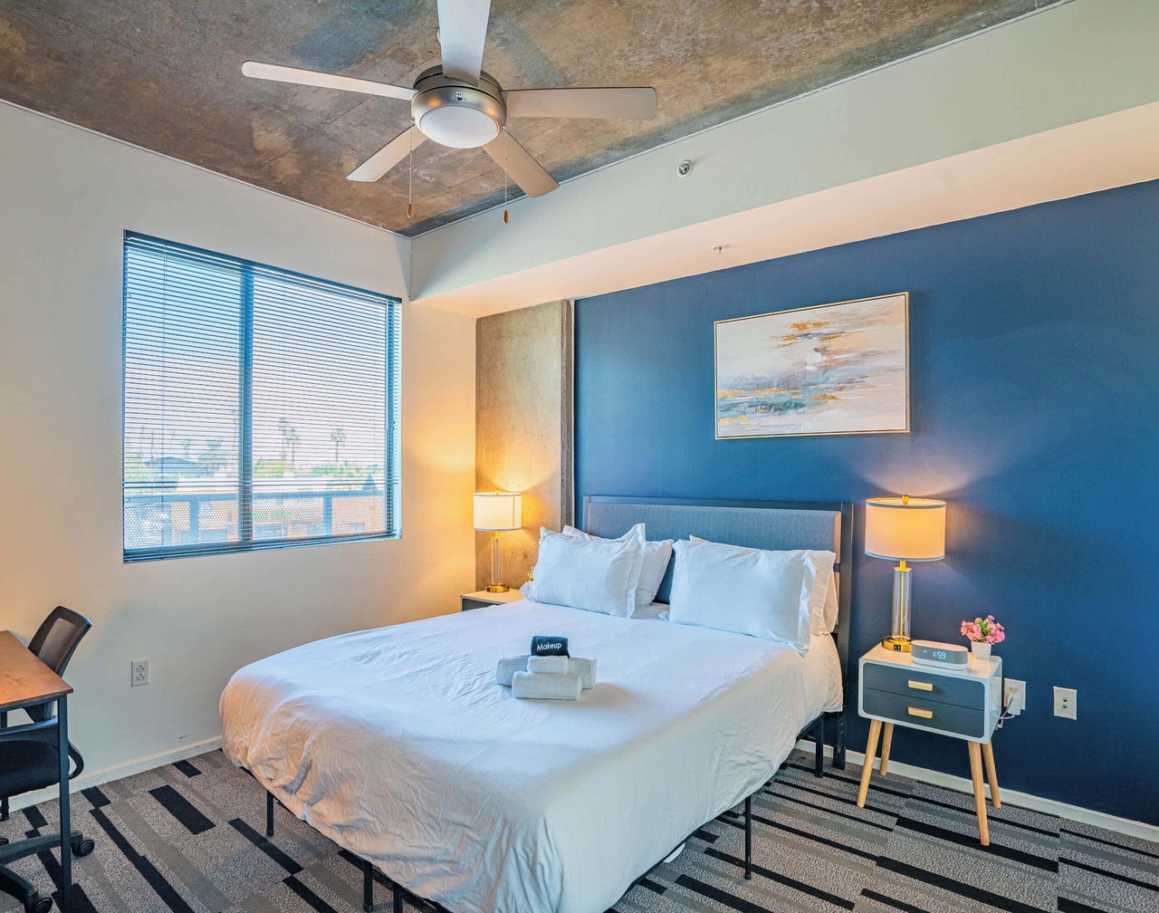 Luxury Stay at DT PHX|Balcony,Pool,Gym,Parking,W/D 1