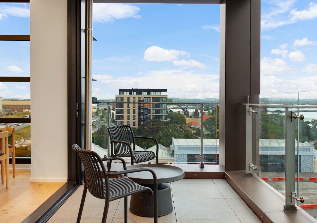 Gorgeous Home with Catalina Bay Views and Carpark 1