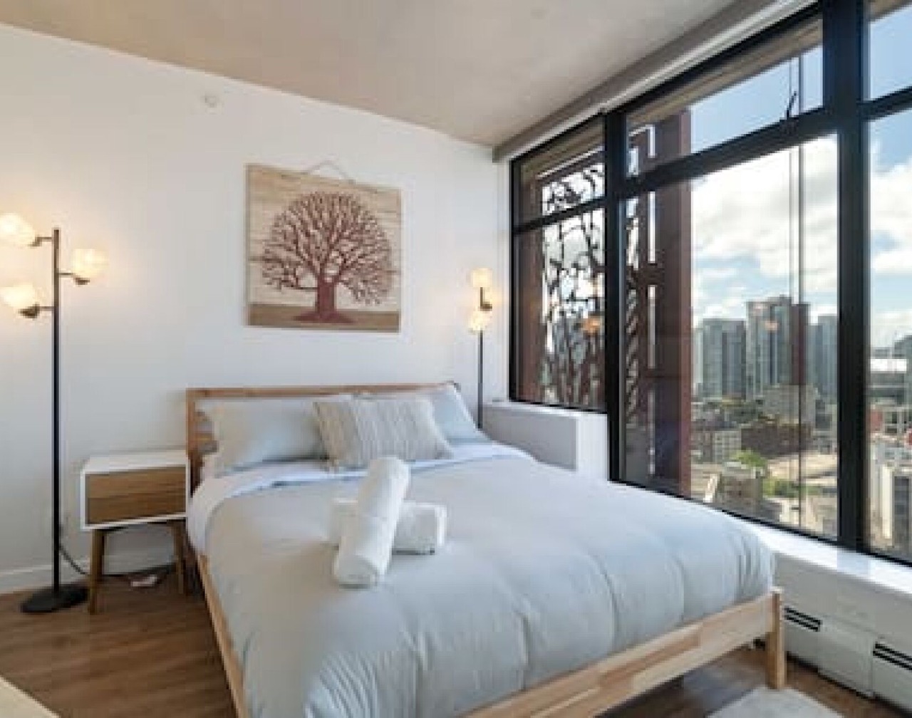 Modern & Stylish 1BR Condo, Vancity! 1