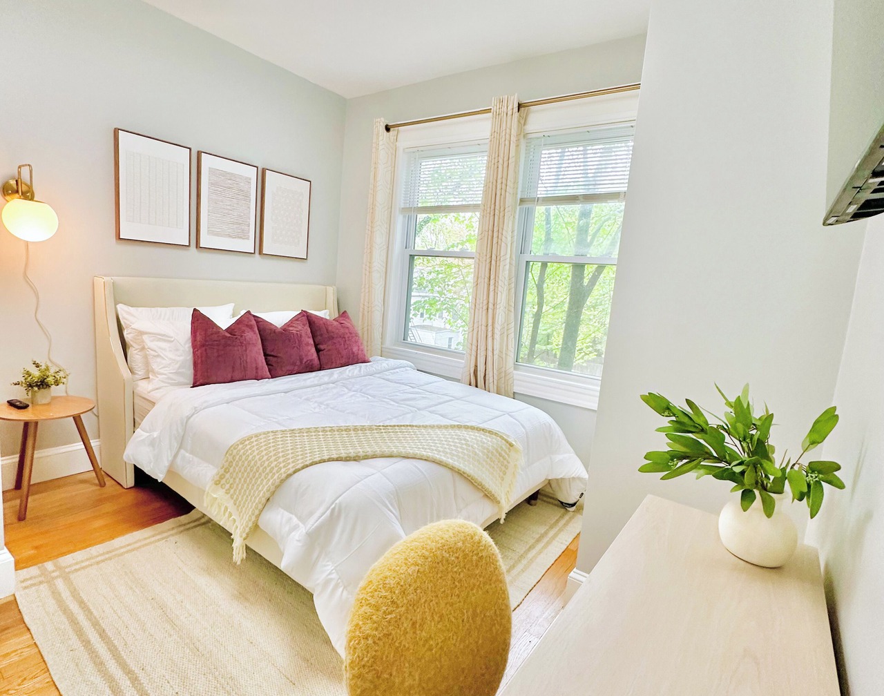 Lux 4 Bedrooms/2 Bathrooms. Walk to Harvard, T line + Free Parking 1