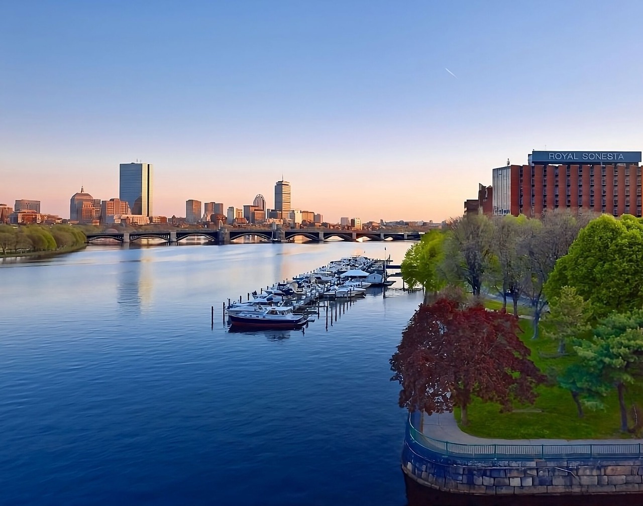 A Place You'll Surely Enjoy! w/Pool, Near LEGOLAND Discovery Center Boston 1