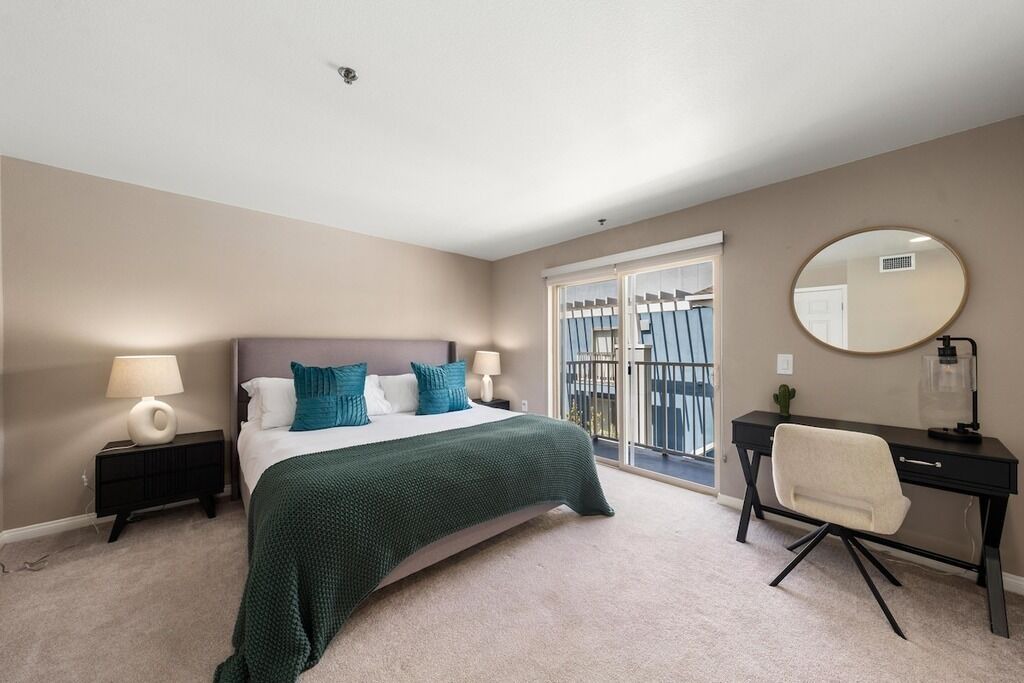 Carnelian Calm' Beach Retreat Rooftop Pool Access, BBQ 1 Block to Beach, Parking 1