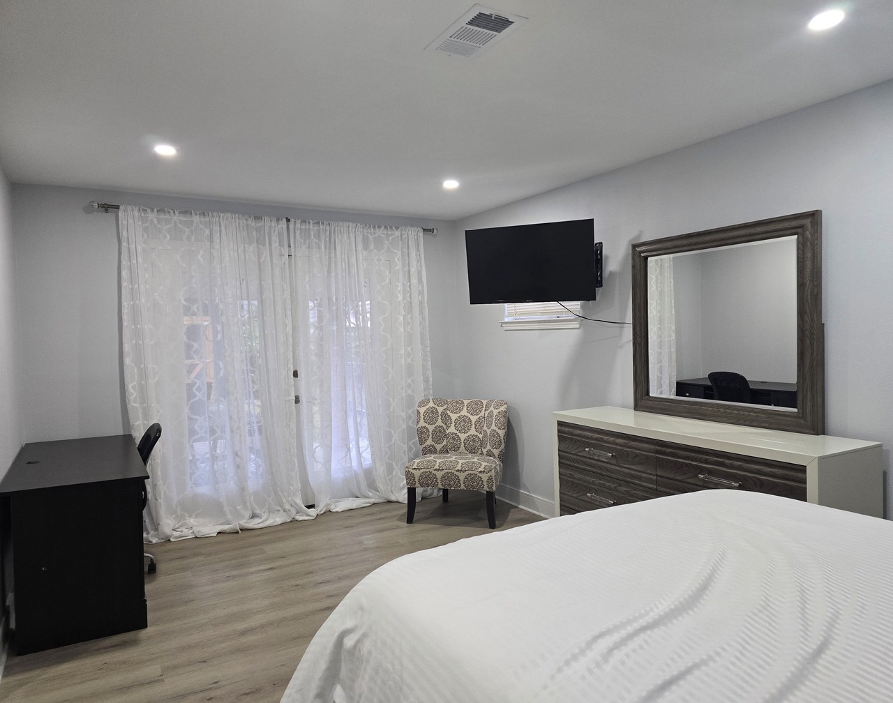Charming 3-bedroom house with WiFi, fitness room in peaceful Metairie 1