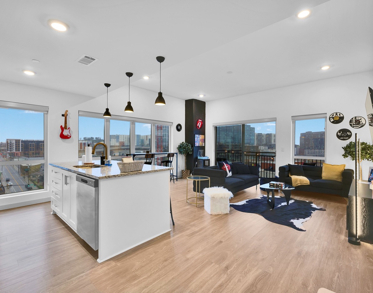 2BR Skyline Suite - Free Parking & Walk to Broadway 1