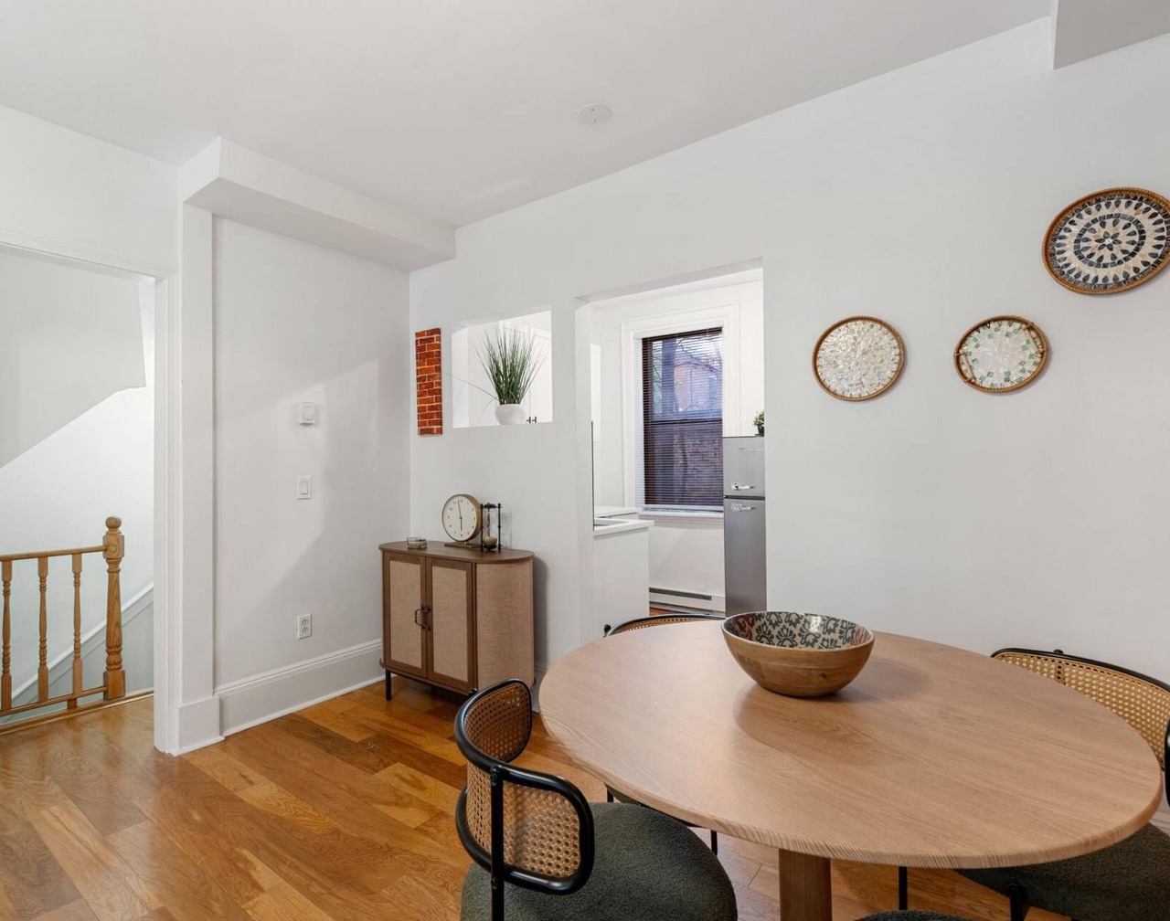 Historic Beacon Hill Charm: Modern Apt w/Patio, High-Speed WiFi, Steps to Cafes and Boston Commons! 1