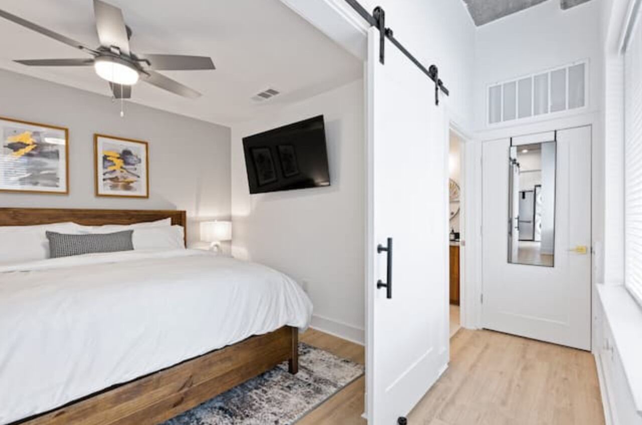 Cozy 1-bedroom condo, fitness room in brilliant Atlanta-Ponce City Market Area 1