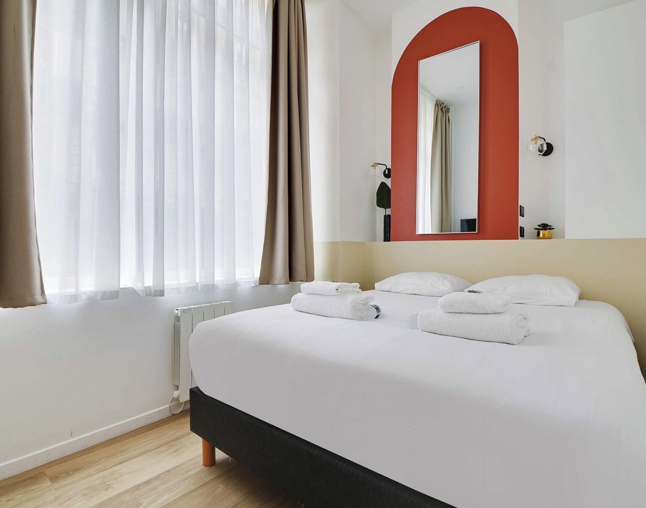 Charming apartment - 2BR/4P - Rochechouart 1