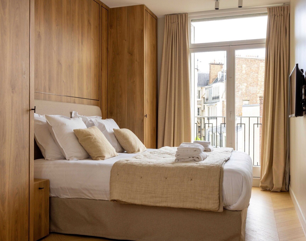 Luxurious Home in Triangle d'Or- Eiffel Tower View 1