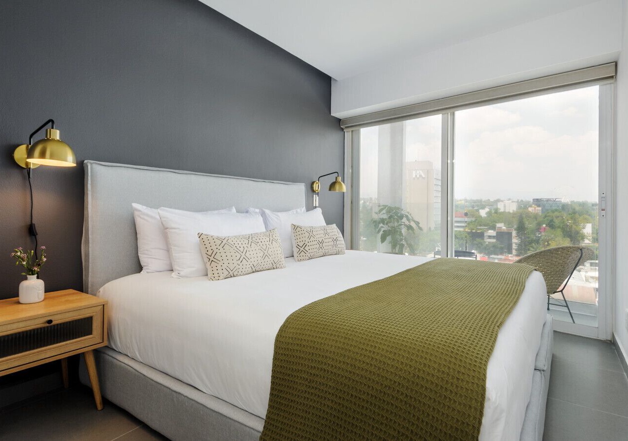 Modern 2BR Duplex, with balcony. 1