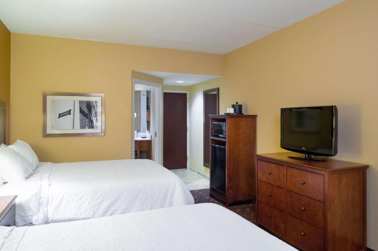 3 Cozy Rooms with Free Breakfast – Ideal Location for Military Family Visits 1