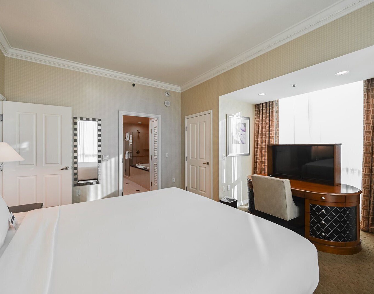 SVS: 2BD Suite | SPHERE & Strip Views | Private Balcony | Signature at MGM 1