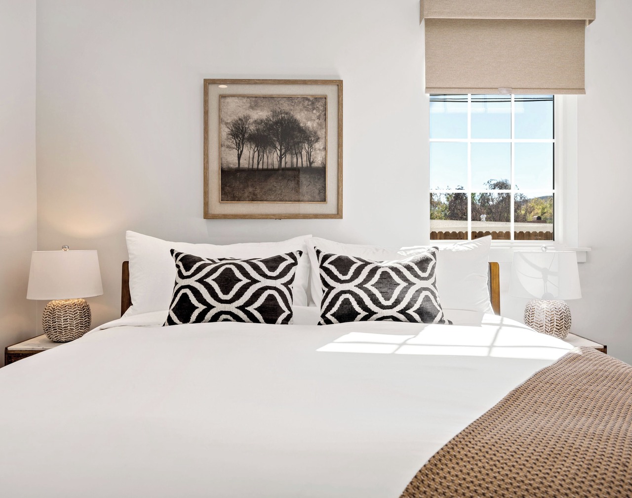 2 Bedroom Suite with Private Yard & Off-Street Parking. Full kitchen & living. 1