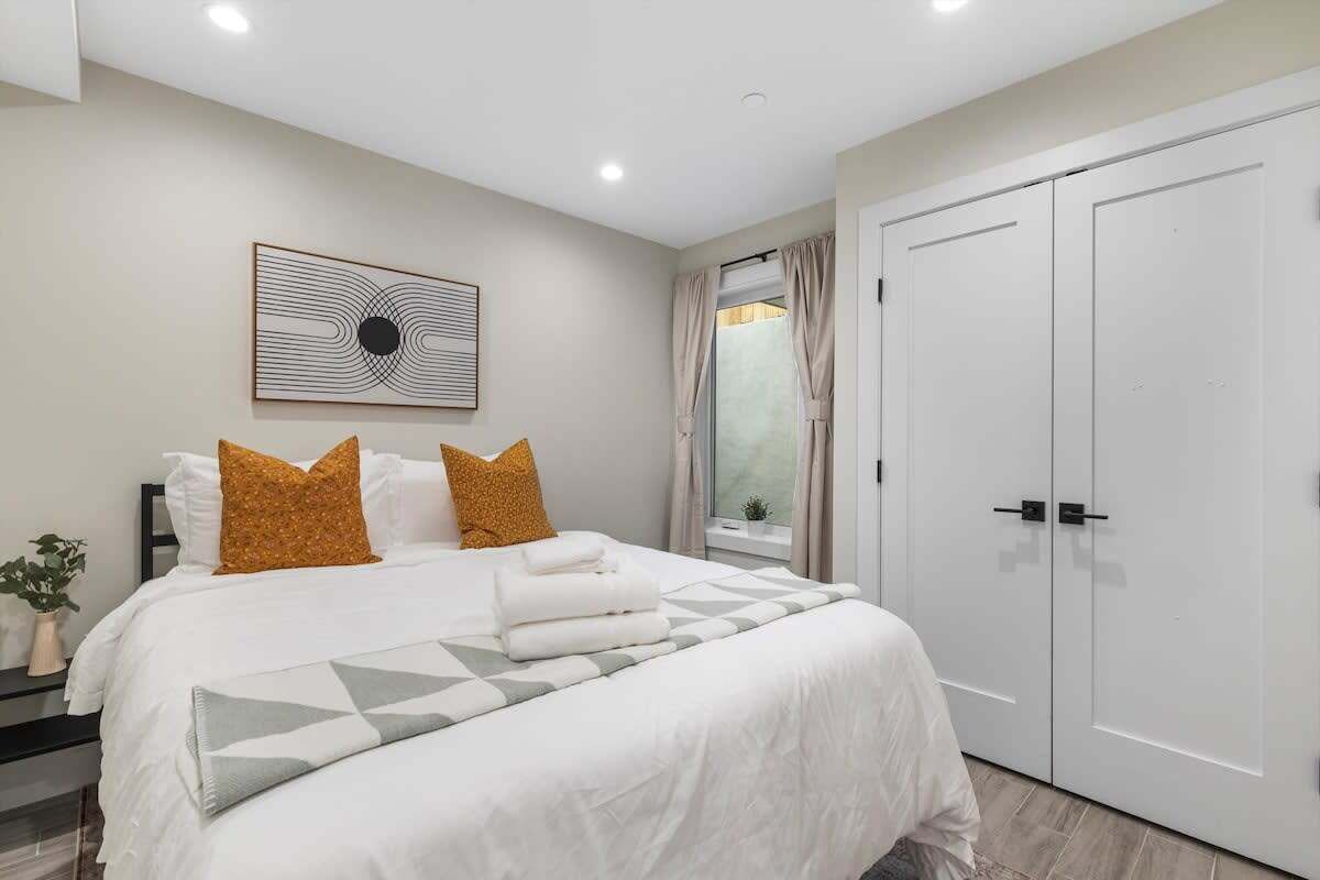 Central 2-BR City Sanctuary - Commuter-Friendly 1