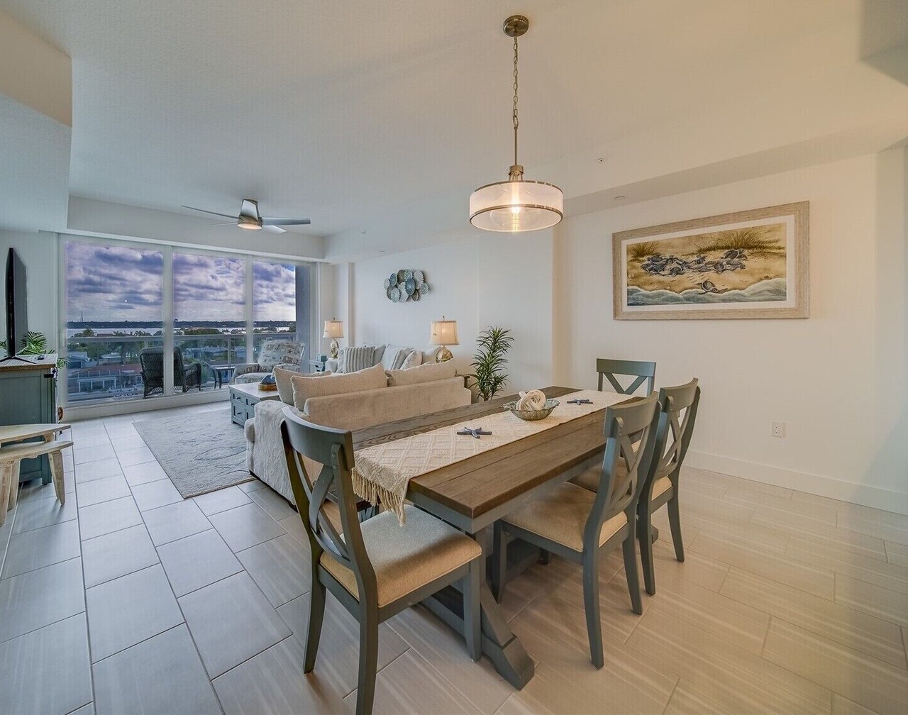 Lux Waterfront Penthouse with Amenities & Services 1