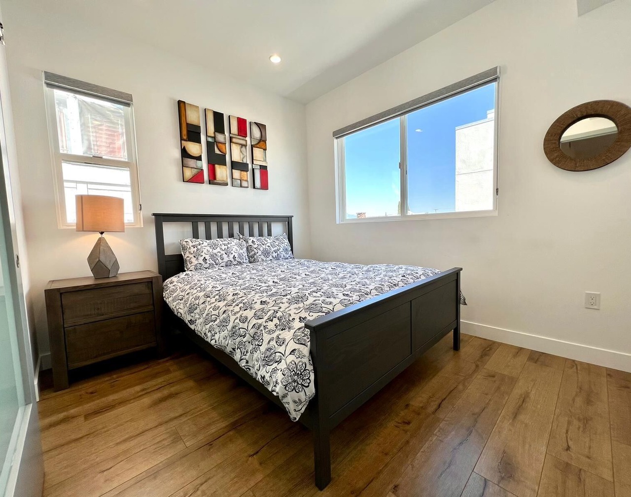 Sleek Townhouse Getaway + Private Rooftop Deck 🍹 1