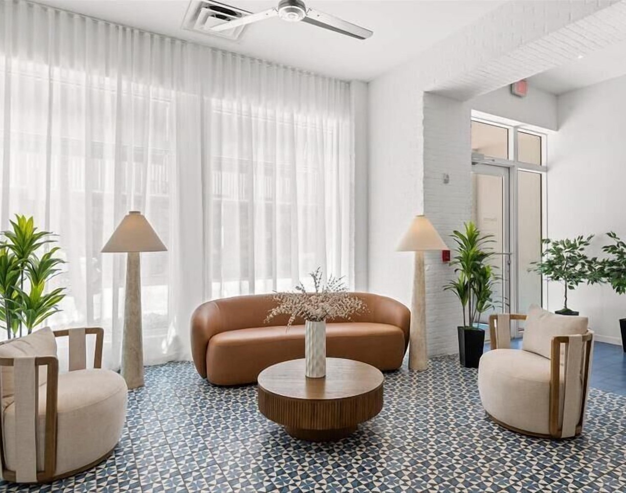 Pool, Terrace & ATM Onsite! Prime Miami Studio nr Beaches 1