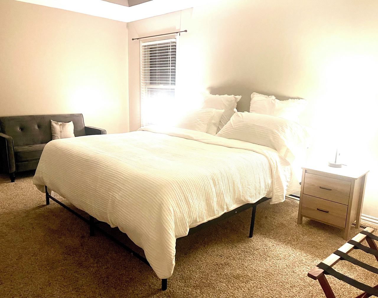 Stylish, Modern 3-bedroom home in Ozark. Near Finley Farms, park, library 1