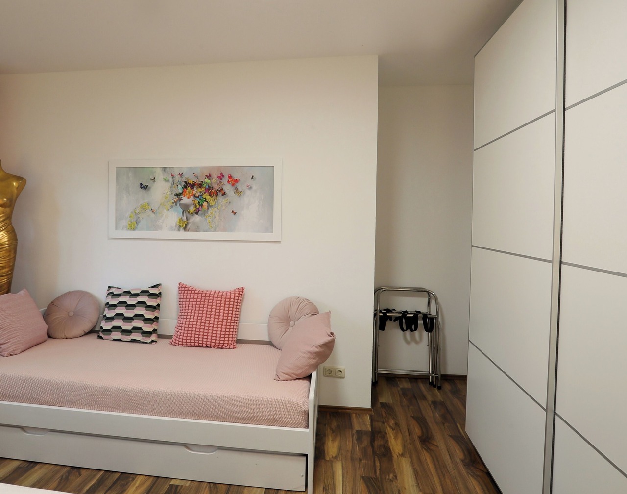 Munich center just a 10-minute subway ride away: 130 m², 4 bedrooms, 2 bathrooms 1