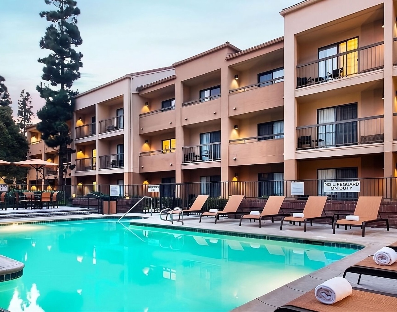 2 Spacious Rooms Near Dignity Health Sports Park – Ideal for Sports Fans 1
