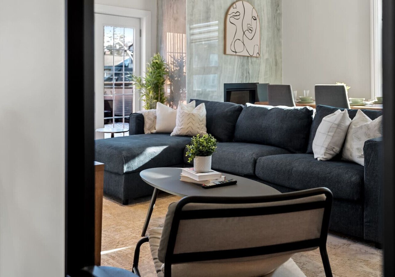 Sleeps 10, 3bed/3bath + outdoor space + subway 1