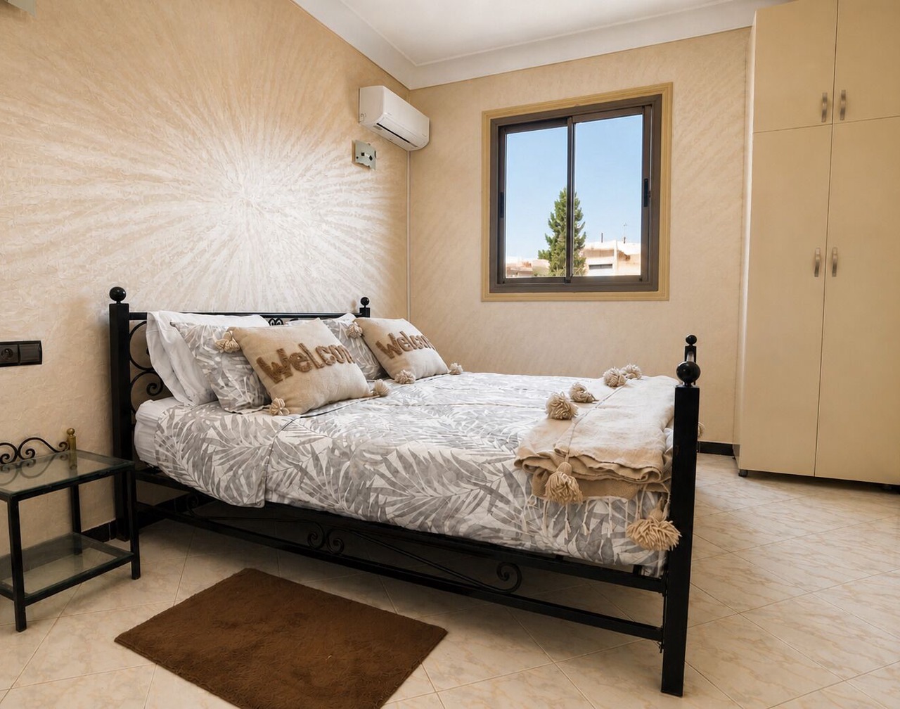 Serene Villa Apartment: 4 Bedrooms with Private Pool & Garden only for geusts 1