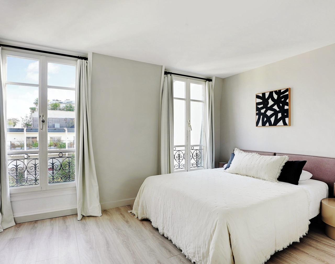 Luxury 3BDR Tower Eiffel View 1