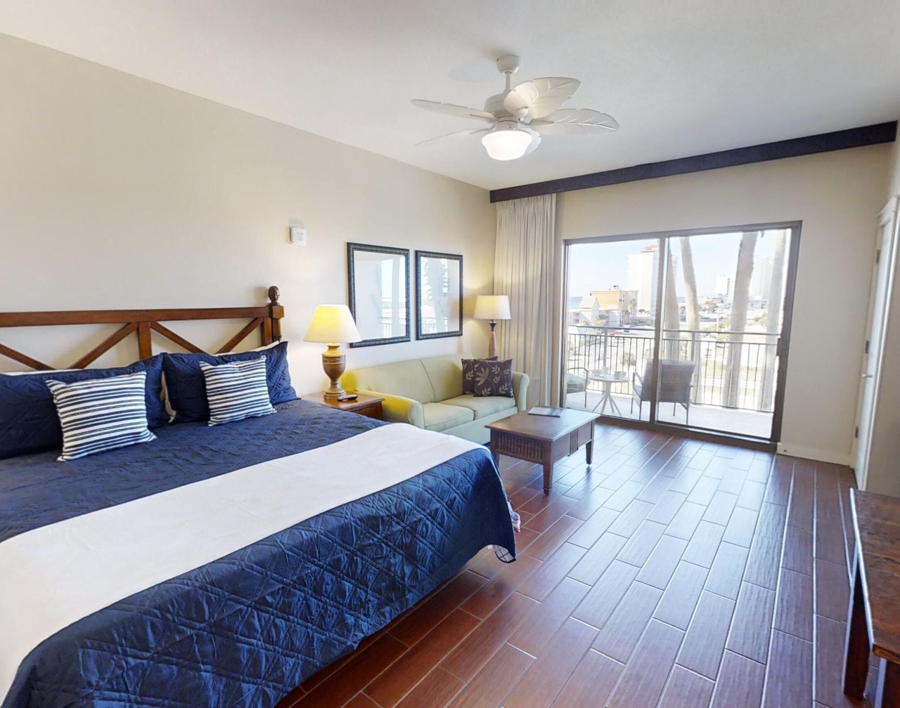 Gulf Views Studio unit across the street from beach and Sharky's 1