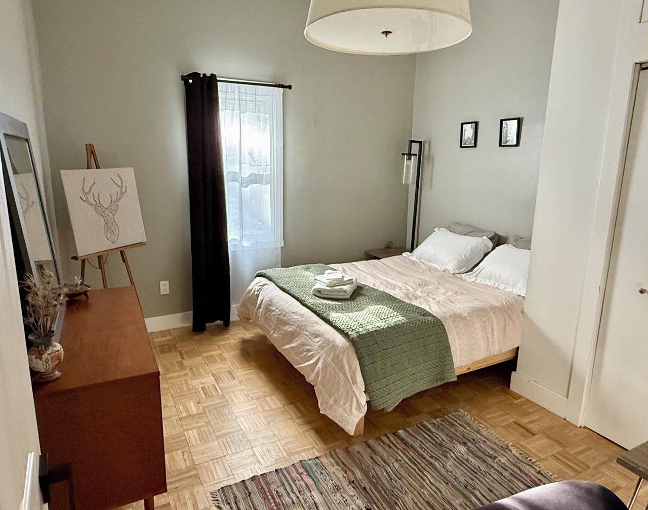 Your cozy home away from home, close to subway and downtown Boston 1
