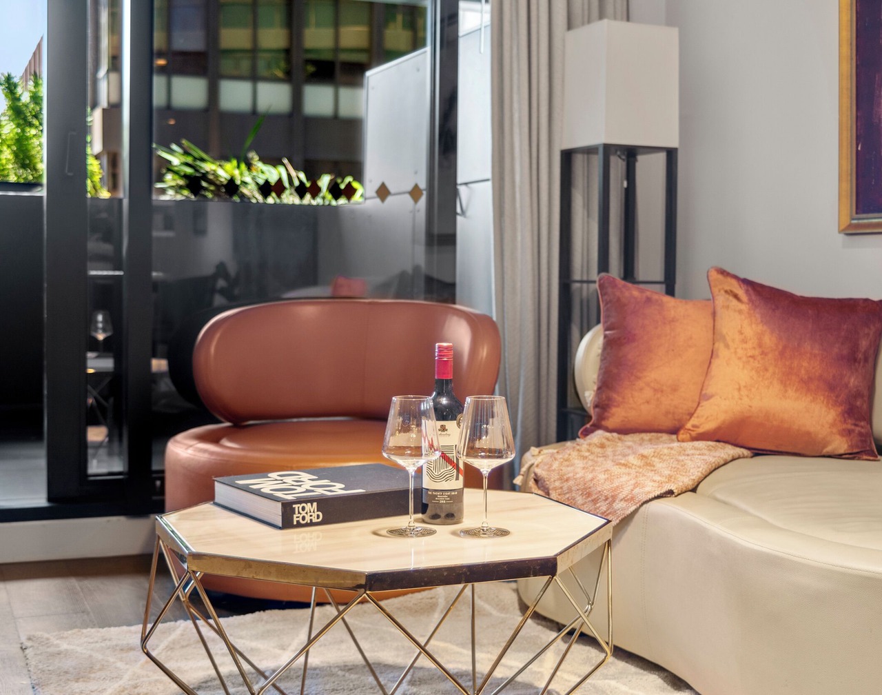 Luxury 2B2B Albert Park Lakeside Apartment w/Car Park, Pool, Sauna & Gym 1