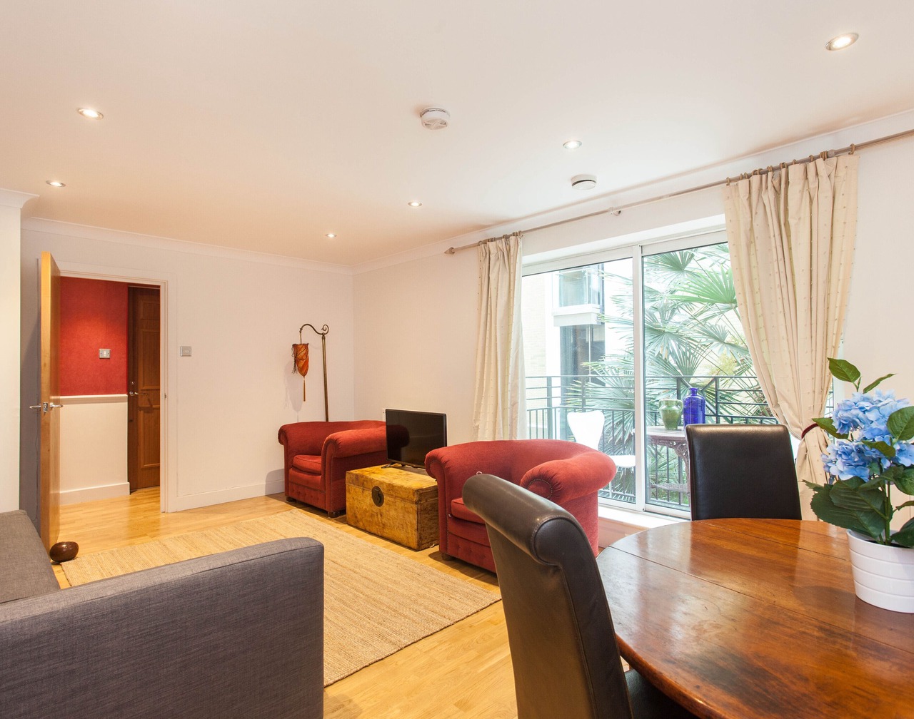 SUPERIOR 2 BEDROOM 2 BATH APARTMENT free Wifi ST PAUL'S lux condo Zone1 Sleeps 6 1