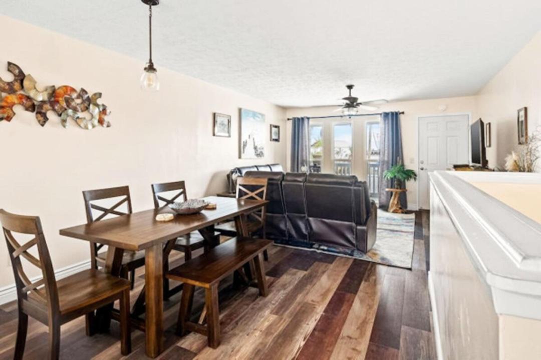 Gulf View Beach Bungalow, Dog-Friendly, Near Scooners, Near Beach 1