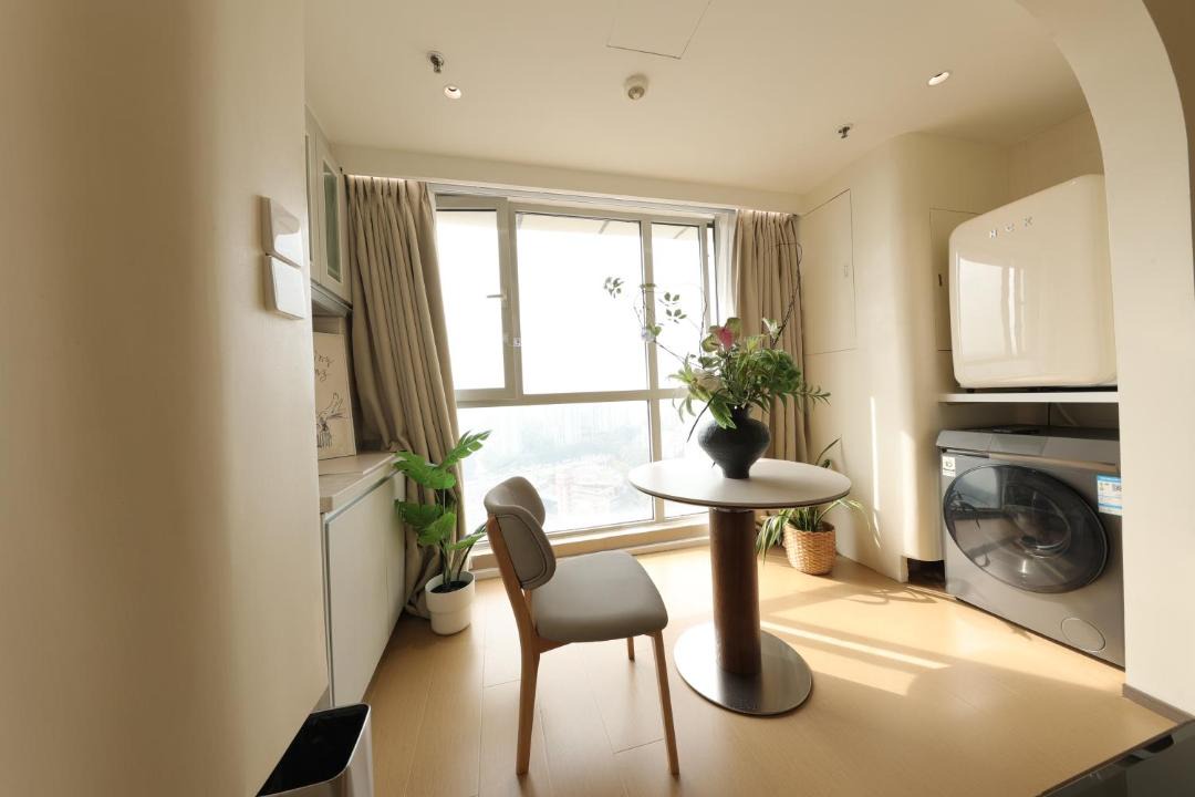 Huayue Apartment Hotel - Shanghai & Metro Line 18 Zhoupu Station华悦酒店上海浦东万达广场店 1