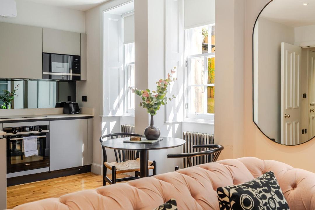 Dragon Suites Luxury Serviced Apartments at Alva Street 1