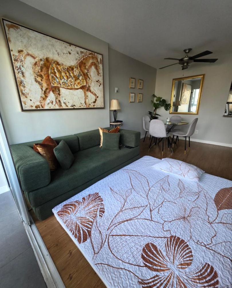 Charming Abode Downtown Vancouver 1