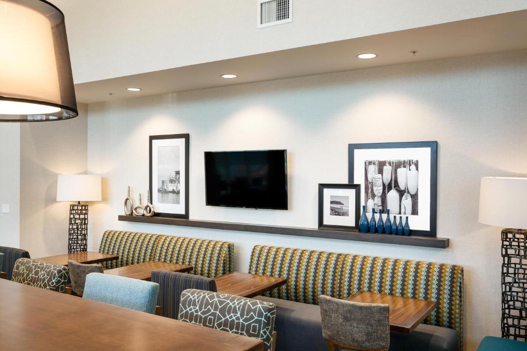 Hampton Inn & Suites by Hilton Seattle/Northgate 1