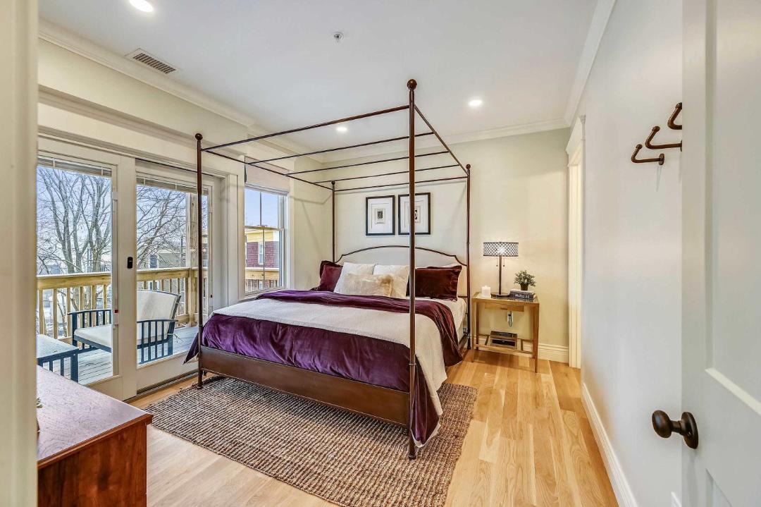 Contemporary Farmhouse-Style Retreat near T 1