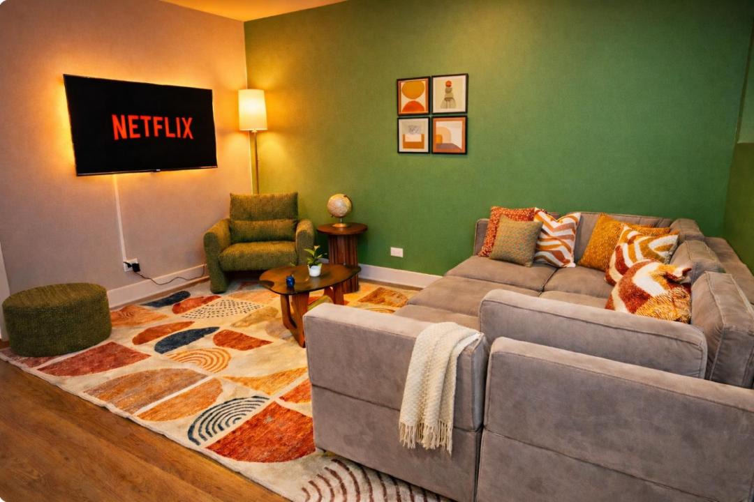 Cozy 3BR Chicago Garden Apartment Near Loyola & Downtown 1