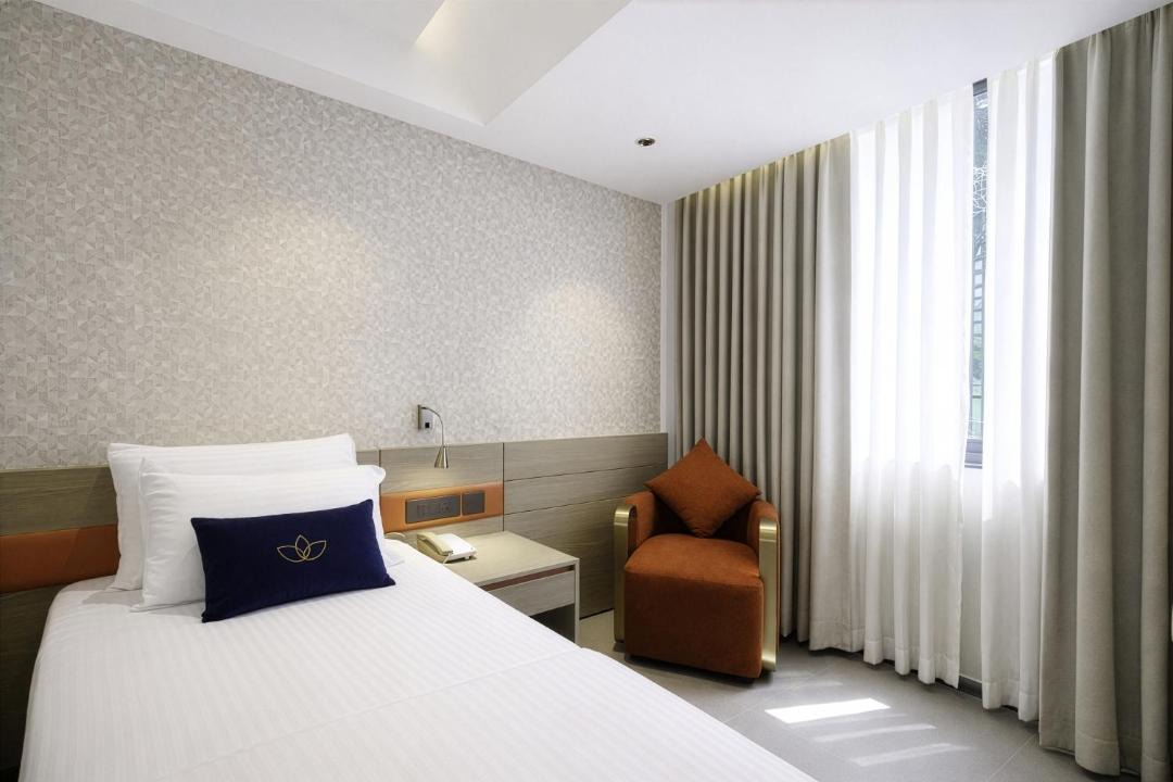 Grand Continent Hotel, Near Sector 44, Gurugram 1