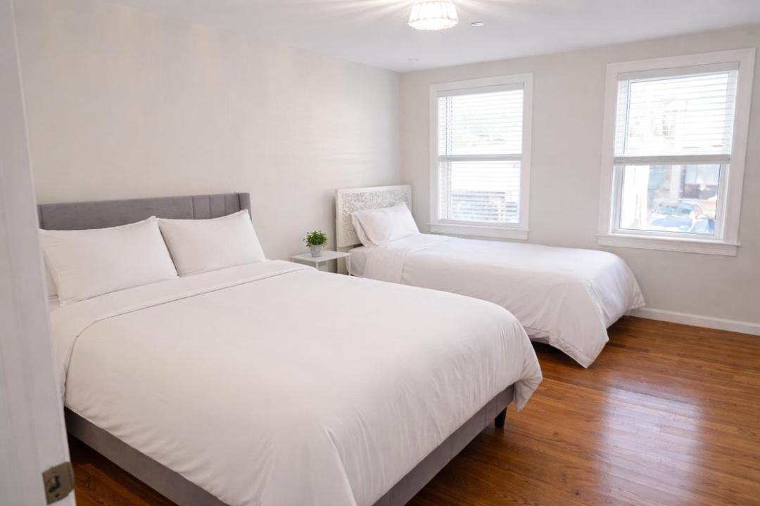 Coastal Stay 2 Modern Ocean View Apartments Walk to Beach 4 Free Parking Spaces 1