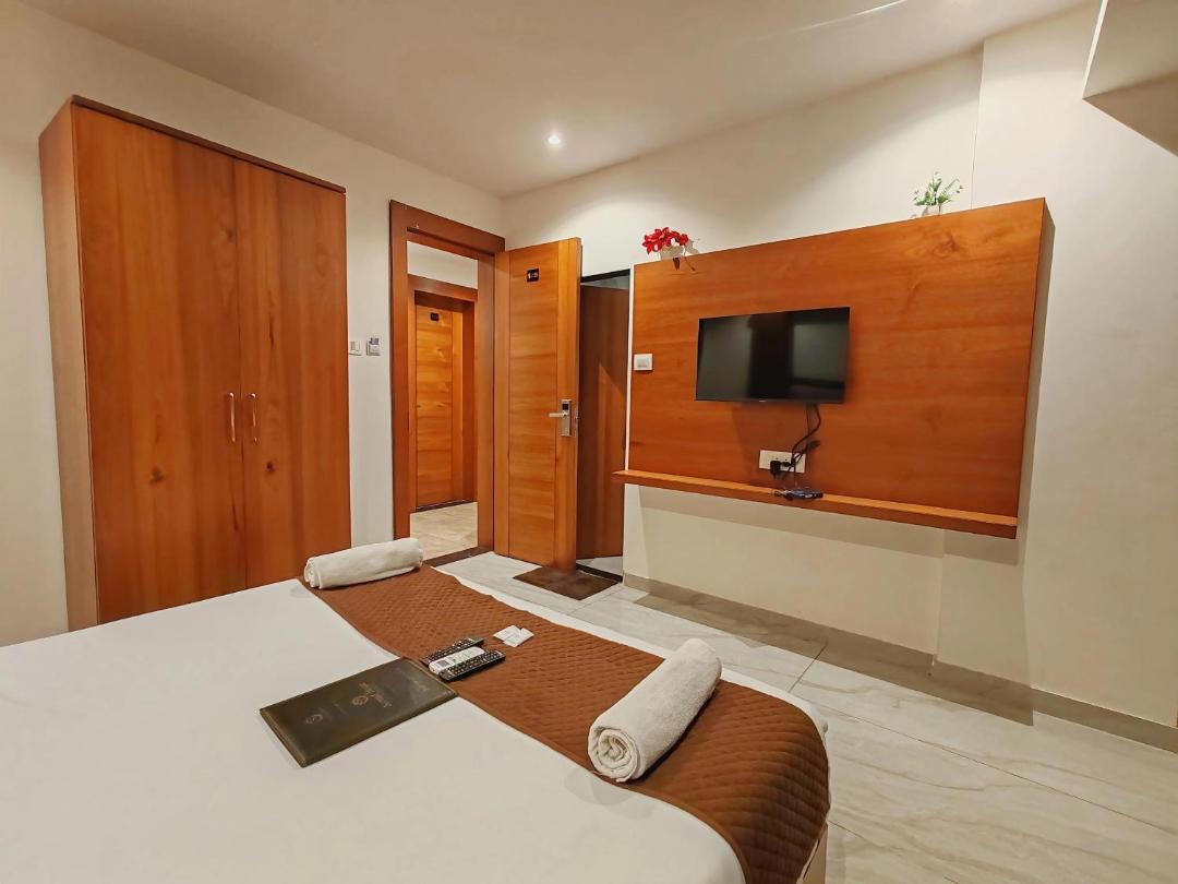 Hotel Sterling Executive 1