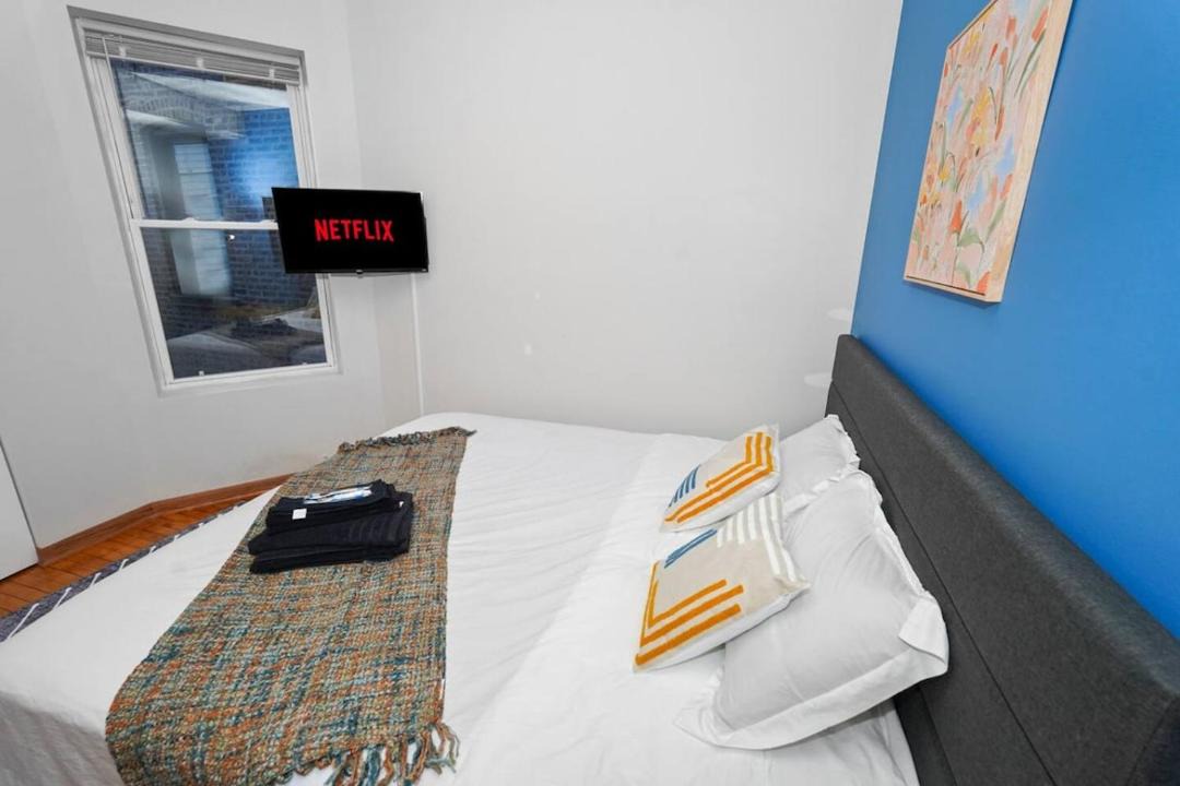 King Bed 6BR Chicago with Pool Table Sleeps 16 Near Humboldt Park 1