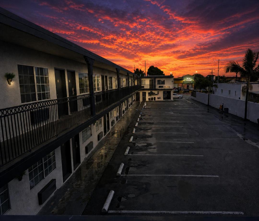 The Atlas Inn & Suites LAX 1