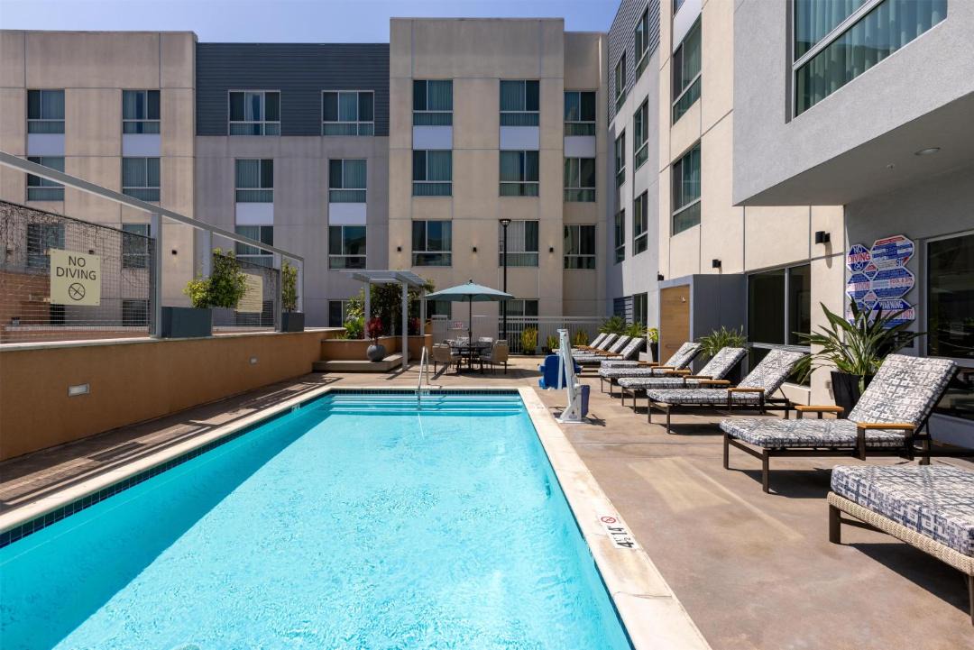 Hampton Inn & Suites Los Angeles - Glendale 1