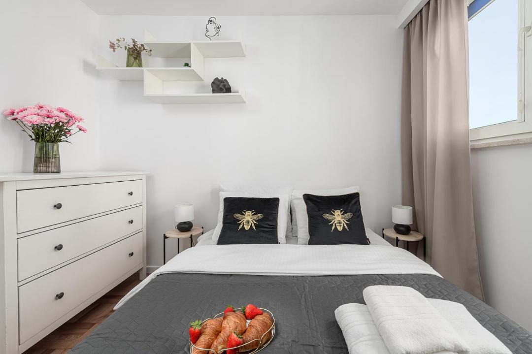 Lumina I 2BR Apart with Balcony I AC I near Złoty Tarasy 1